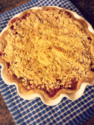 strawberry rhubarb crumb, strawberry-rhubarb, pie, summer, berries, butter