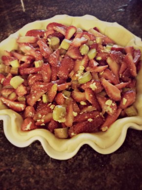 strawberry rhubarb crumb, strawberry-rhubarb, pie, summer, berries, butter, pie filling